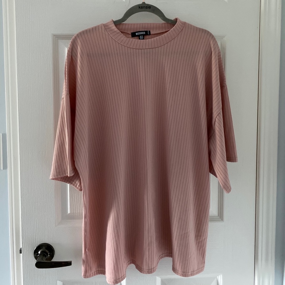 2/20$***Missguided oversized t-shirt